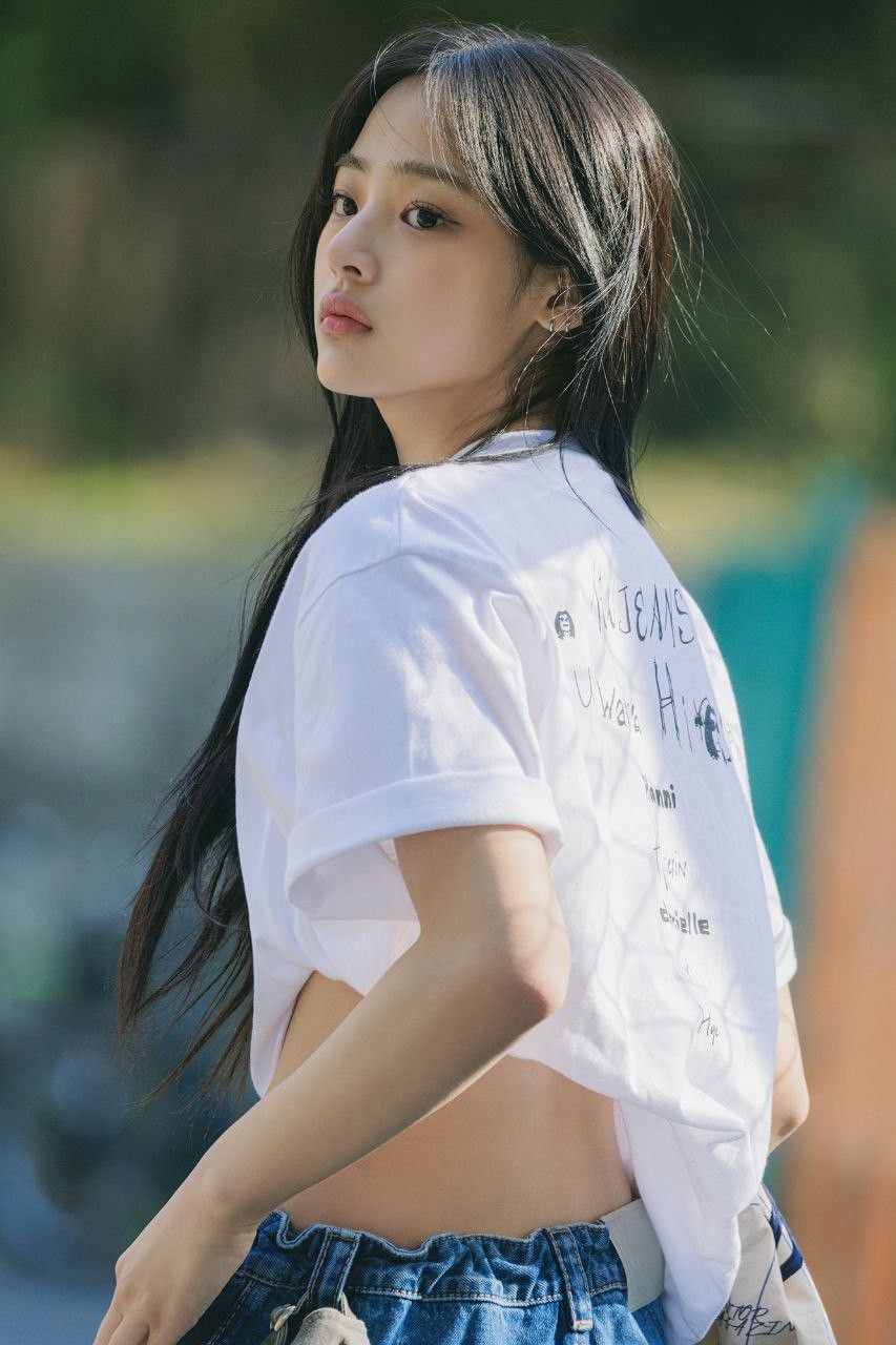 민지 (Minji · NewJeans)