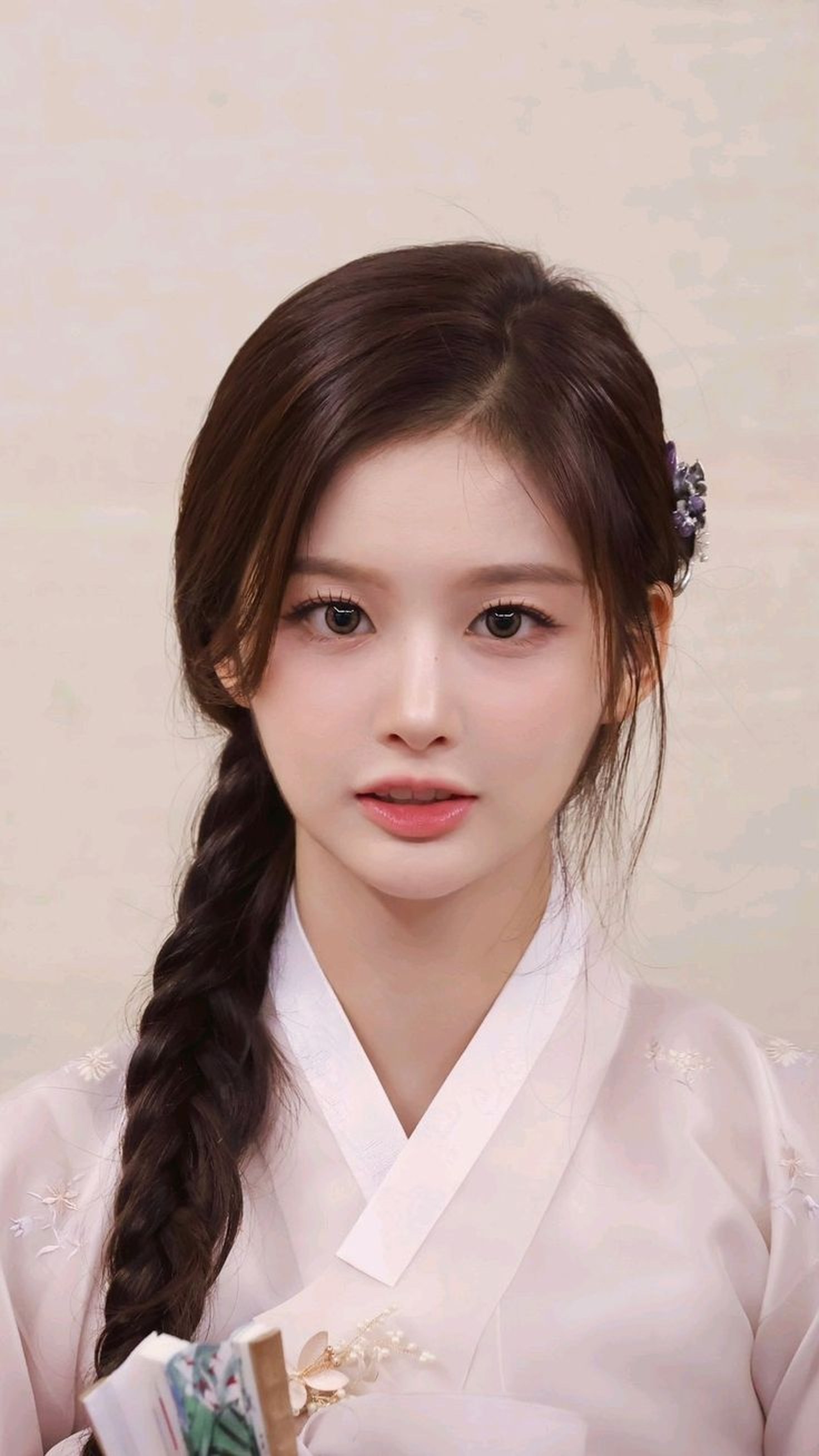 Sullyoon (설윤)